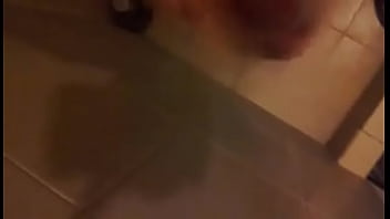 Sacandome la leshe antes de la ducha