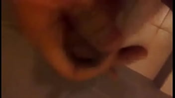 Sacandome la leshe antes de la ducha