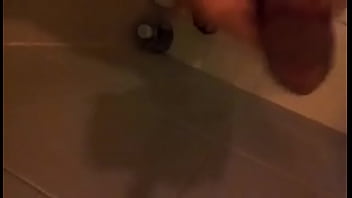 Sacandome la leshe antes de la ducha