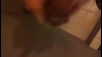 Sacandome la leshe antes de la ducha