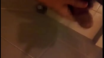 Sacandome la leshe antes de la ducha