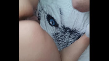 Despierto a mi hermanastra y hace su primer anal cabalga y de perrito