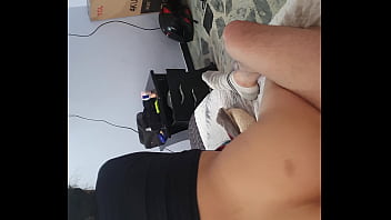 Despierto a mi hermanastra y hace su primer anal cabalga y de perrito