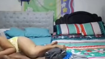 Hijastro ayuda a su madrastra con un masaje y termina en una deliciosa follada