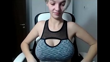 Hot chat girl with nice tits play on cam