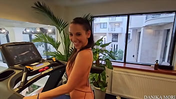 Mhh dovrei fare qualche pensierino su questo ragazzo sembra molto carino hmm should i do some thinking about this