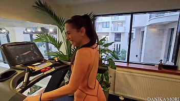 Mhh dovrei fare qualche pensierino su questo ragazzo sembra molto carino hmm should i do some thinking about this