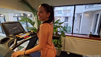 Mhh dovrei fare qualche pensierino su questo ragazzo sembra molto carino hmm should i do some thinking about this