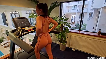 Mhh dovrei fare qualche pensierino su questo ragazzo sembra molto carino hmm should i do some thinking about this