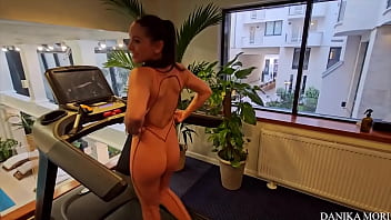 Mhh dovrei fare qualche pensierino su questo ragazzo sembra molto carino hmm should i do some thinking about this