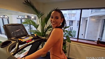 Mhh dovrei fare qualche pensierino su questo ragazzo sembra molto carino hmm should i do some thinking about this