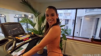 Mhh dovrei fare qualche pensierino su questo ragazzo sembra molto carino hmm should i do some thinking about this