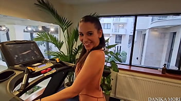 Mhh dovrei fare qualche pensierino su questo ragazzo sembra molto carino hmm should i do some thinking about this