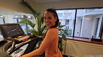 Mhh dovrei fare qualche pensierino su questo ragazzo sembra molto carino hmm should i do some thinking about this