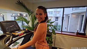 Mhh dovrei fare qualche pensierino su questo ragazzo sembra molto carino hmm should i do some thinking about this