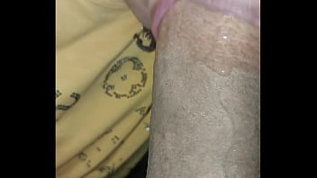 Me ahogo mamando esta polla enorme