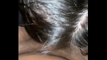 Mira como mi vecina me llama en la madrugada para un duelo de orales gano