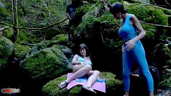 Outdoor gian howl joins brunettes vampirosa & lety howl by the river