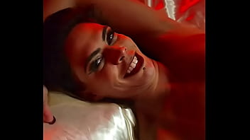 Veronna lambuzada de cera quente e provocando na hora de tirar