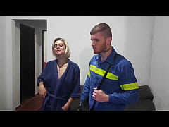 Play MP4 - eletricista safado come a casada depois de terminar servi&ccedil;o