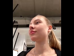 Play MP4 - Masturbate in the changing room