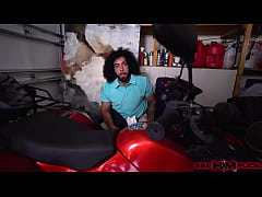 Play MP4 - MILF Lolly Dames Offers To Handyman James Angel A Job&colon; Fuck Her Pussy&excl;