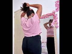 Play MP4 - Chubby Girl Farting While Getting Ready for a Date