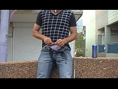 Play MP4 - Wetting in underwearin public