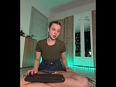 Play MP4 - Squirting and nipple clamps