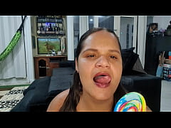 Play MP4 - Fiquei t&atilde;o exitada que enfiei o pirulito na xota