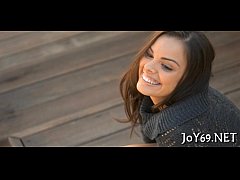 Play MP4 - Solo hotty inserts toy in pussy