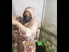 Play MP4 - Mandi sambil colmek di kamar mandi