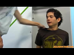 Play MP4 - Skinny amateurs Conner Bradley and Giovanni Lovell anal fuck