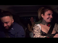 Play MP4 - Pegamos uma passageira de frente de um Putero badalado em S&atilde;o Paulo&excl; J&aacute; sabe oque aconteceu com a pulta safada dentro do Carro&excl;