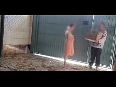 Play MP4 - casada safada deixa toalha cair para seduzir entregador&excl;