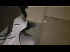 Play MP4 - Freeballing&excl; Camminando in strada con la tuta senza le mutande