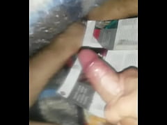 Play MP4 - Eu na punheta debaixo da coberta 01