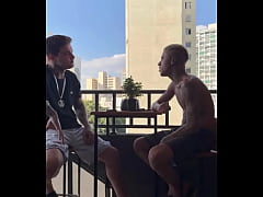 Play MP4 - Acabei fodendo meu amigo na varanda