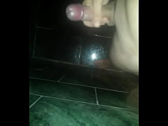 Play MP4 - Punheta no banheiro