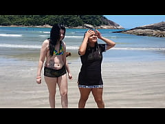 Play MP4 - Com minha namorada Paty Bumbum de f&eacute;rias  na praia &period;