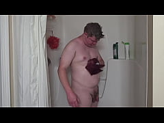 Play MP4 - NAKED HORNY GUY GETS WET