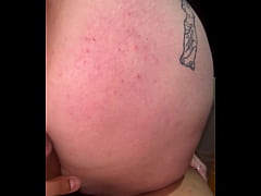 Play MP4 - Vino mi amigo y le chupe la rica verga que tiene y me termino cojiendo rico hasta hacerme venir a lluvia de squirt