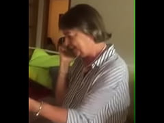 Play MP4 - odile la chienne au telephone avec une amie et