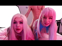 Play MP4 - Threesome in sexy fishnets