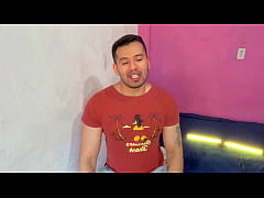 Play MP4 - Vecino Chacal pre&ntilde;a a pelo con sus 19cm de vergota en la regadera a su vecino&excl; Relato sexual