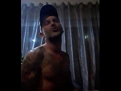 Play MP4 - Norik chante de mani&egrave;re sexy sa chanson Do it&comma; show me