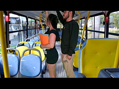 Play MP4 - Estudante sendo encoxada no &ocirc;nibus em p&uacute;blico&excl;