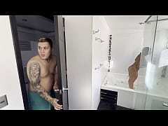 Play MP4 - Mi suegra de grandes tetas me hace un oral y me corro en sus tetas