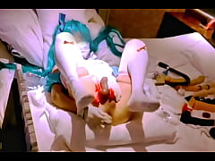Play MP4 - Vocaloid Cosplayers in striped maid outfit anal training with long dildo part 1