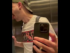 Play MP4 - Mamadota en el ascensor